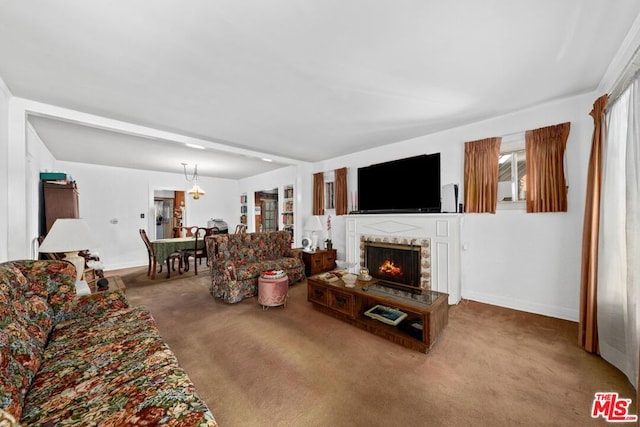 living room featuring an inviting chandelier and carpet