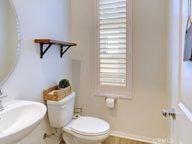 bathroom featuring toilet and sink