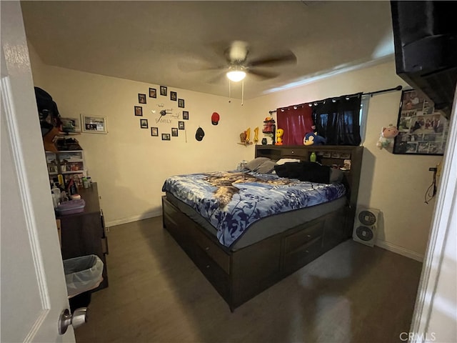 bedroom with ceiling fan