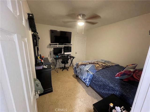 bedroom with ceiling fan