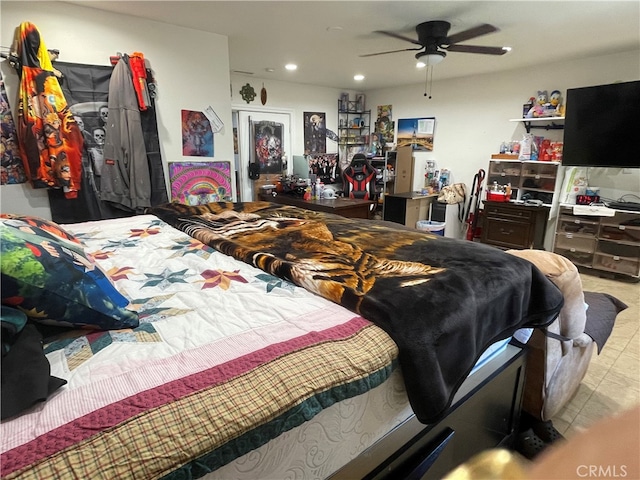 bedroom featuring ceiling fan