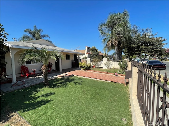 view of yard featuring a patio area