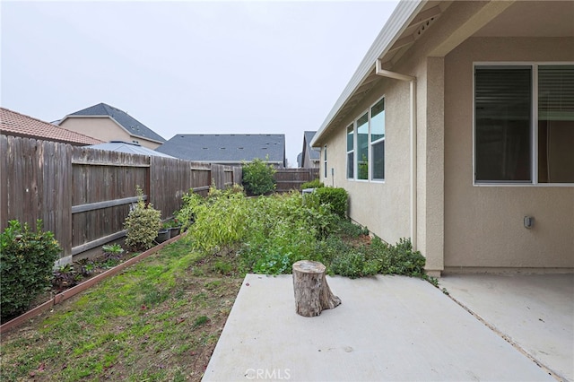 view of yard with a patio area