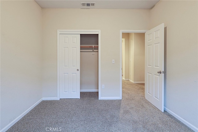 unfurnished bedroom with carpet flooring and a closet