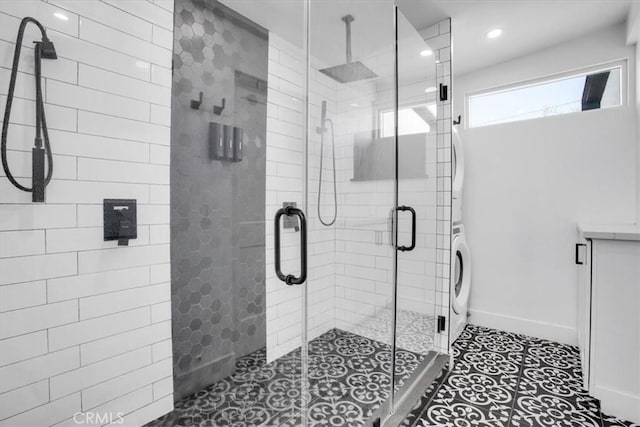 61853 Grand View Cir, Joshua Tree, CA 92252 - full bath featuring washer / clothes dryer, a stall shower, baseboards, and recessed lighting