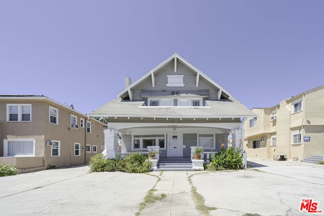 view of front of home with covered porch