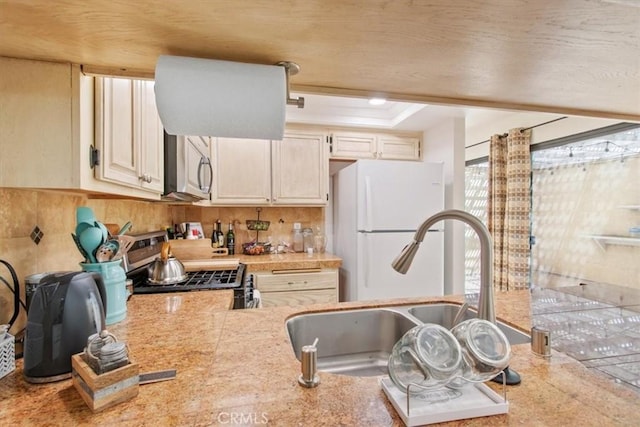43334 32nd St W Unit 44, Lancaster, CA 93536 - kitchen featuring freestanding refrigerator, gas range oven, light countertops, and backsplash
