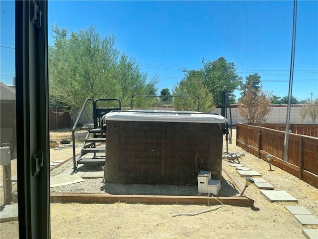 view of yard with a hot tub