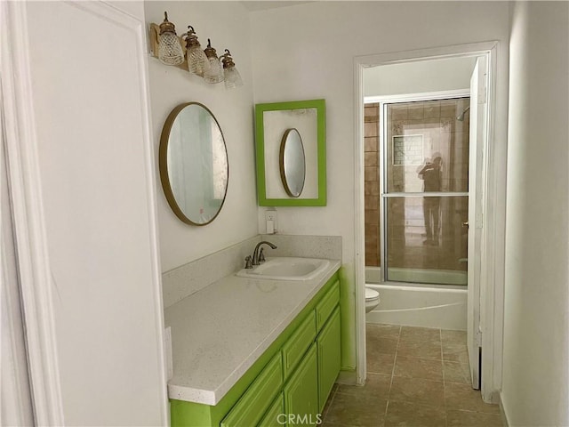 full bathroom featuring enclosed tub / shower combo, vanity, and toilet