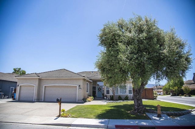 view of front facade featuring a garage and a front lawn