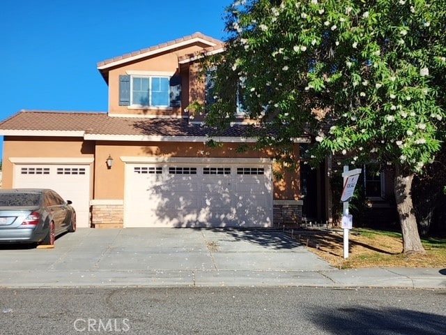 view of front facade with a garage