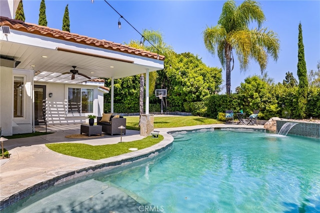 view of swimming pool with ceiling fan, outdoor lounge area, a patio, and pool water feature