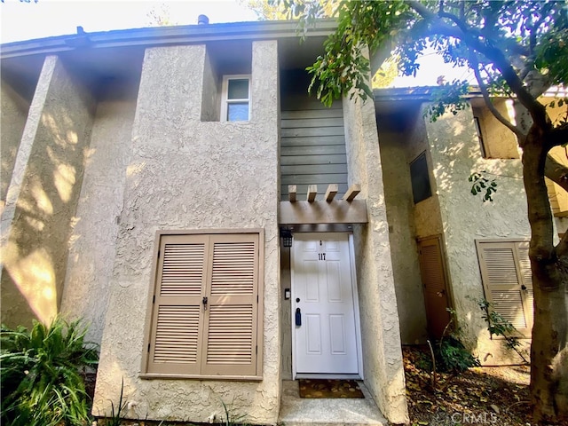 doorway to property with elevator