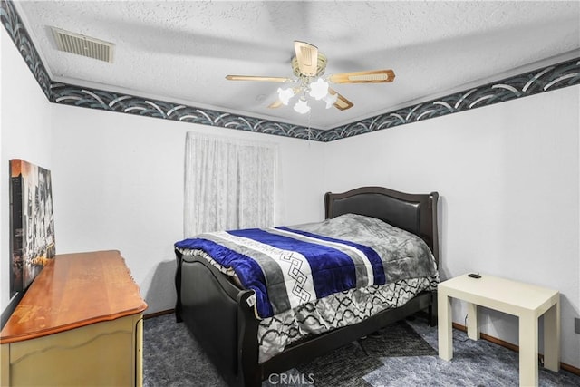 bedroom with a textured ceiling, carpet floors, and ceiling fan