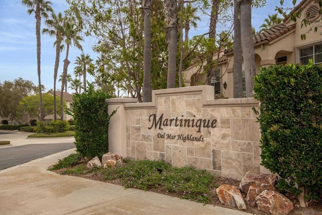 view of community / neighborhood sign