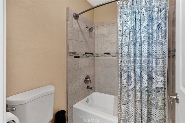 bathroom featuring toilet and shower / bath combo with shower curtain