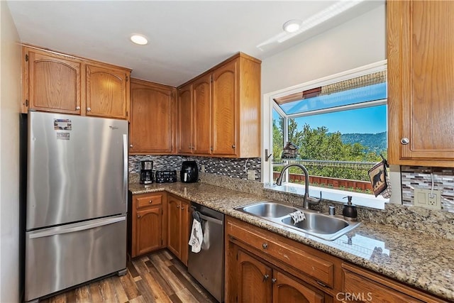 kitchen with decorative backsplash, sink, stainless steel appliances, and dark hardwood / wood-style floors