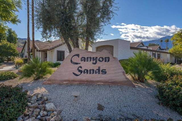 view of community / neighborhood sign