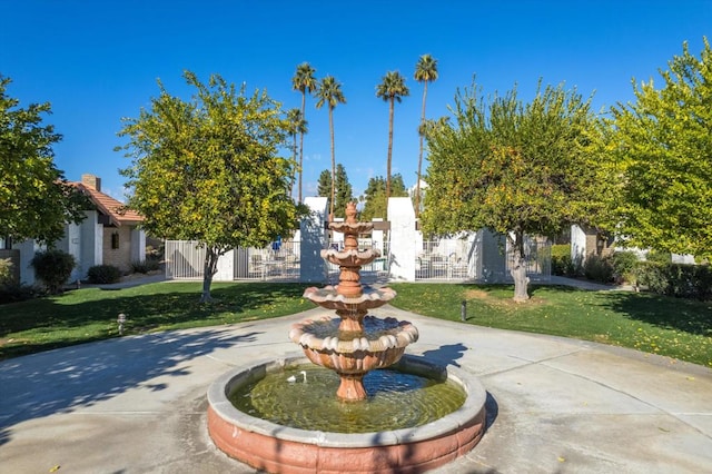 view of home's community featuring a yard