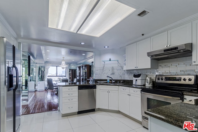 kitchen featuring stainless steel appliances, sink, light hardwood / wood-style floors, kitchen peninsula, and white cabinetry