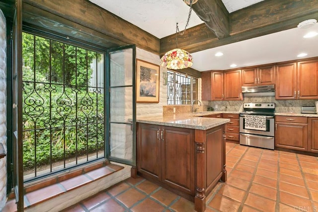 kitchen featuring kitchen peninsula, decorative backsplash, hanging light fixtures, light tile patterned floors, and electric stove