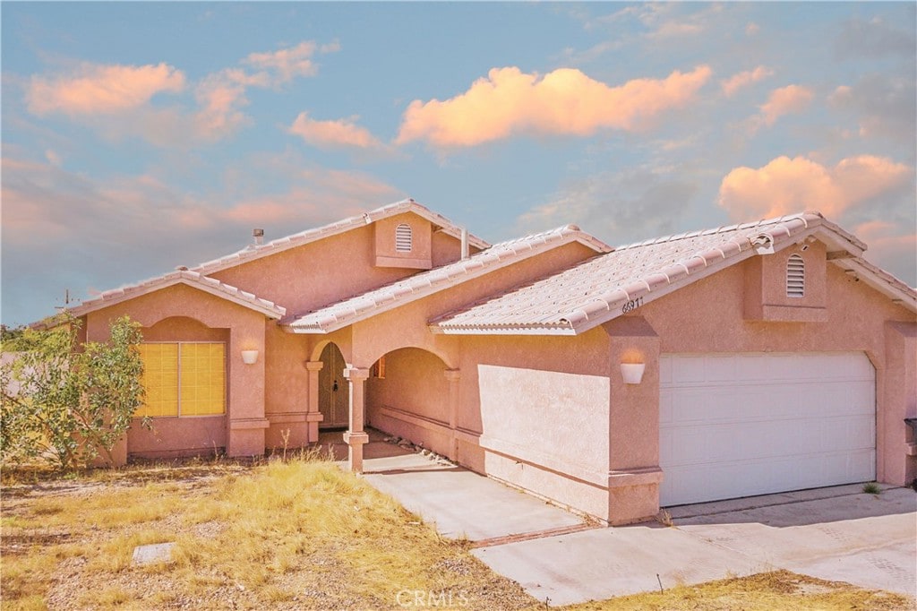 view of front of property featuring a garage