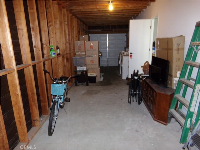 basement featuring washer / dryer