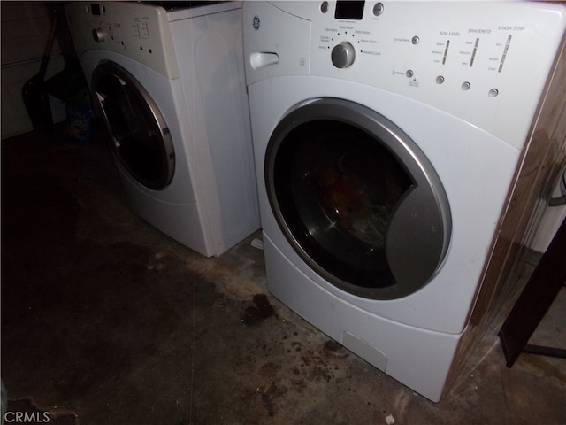 laundry room with washing machine and clothes dryer