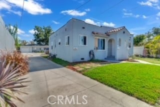 view of front of house with a front yard and a garage