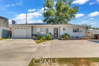 single story home featuring a garage