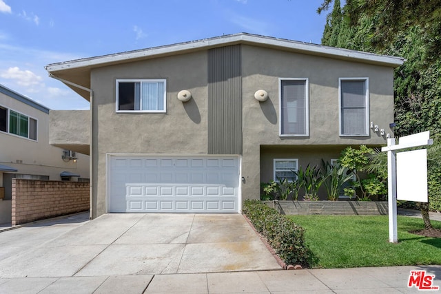 view of front of house featuring a front yard and a garage