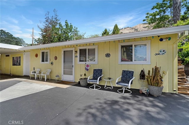 view of front of property featuring a patio area