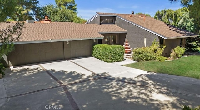 view of front of house with a front lawn