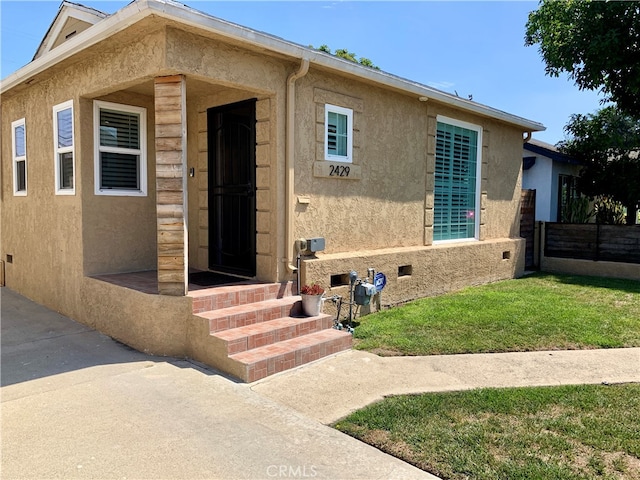 view of front of house with a front lawn