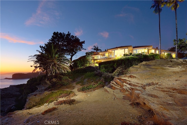 111 S La Senda Dr, Laguna Beach, CA 92651 - view of yard at dusk