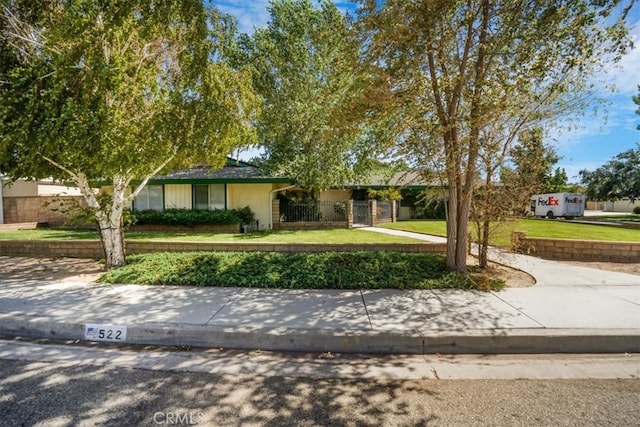 view of front of home featuring a front lawn