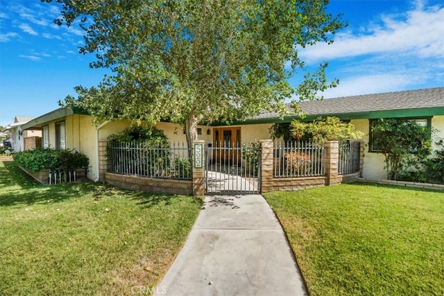 single story home featuring a front yard