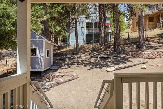 view of yard with a shed