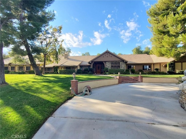 ranch-style house with a front yard