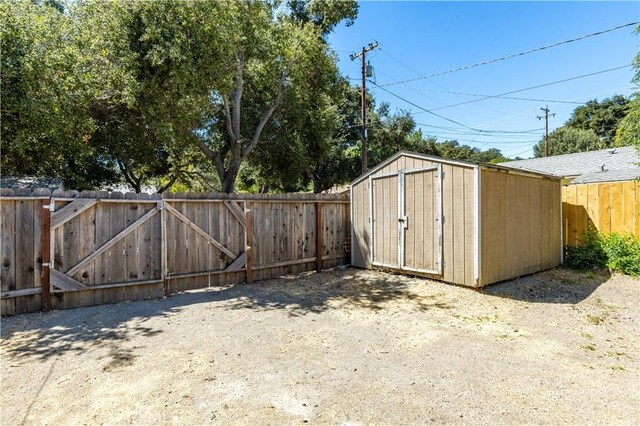 view of outbuilding