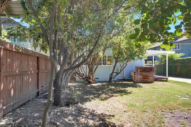 view of yard featuring fence