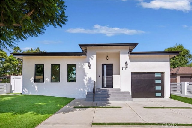 view of front of house featuring a front lawn and a garage