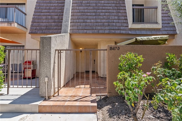 entrance to property with a balcony