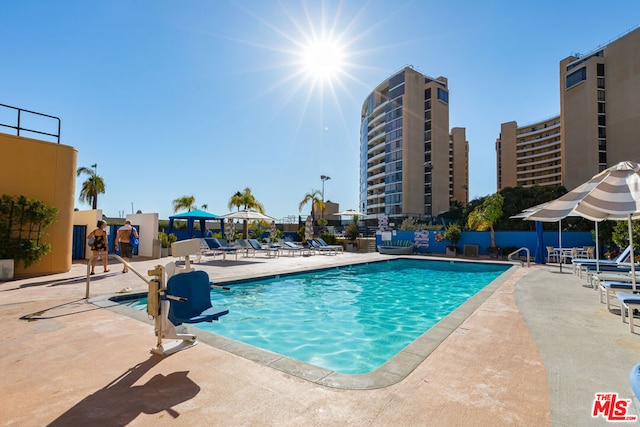 view of swimming pool featuring a patio area