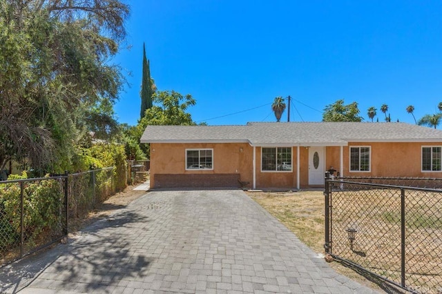 single story home with a front yard