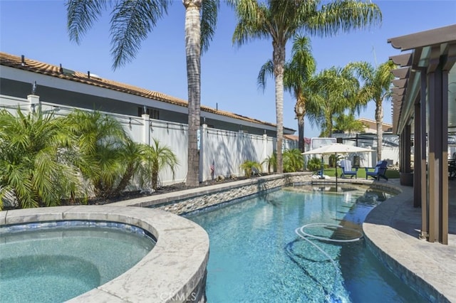 view of pool featuring an in ground hot tub