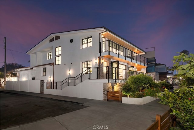 view of front of home featuring a balcony