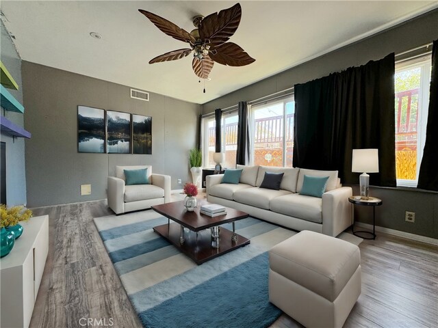 living room featuring light hardwood / wood-style floors and ceiling fan