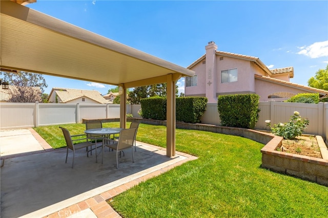 view of yard featuring a patio area