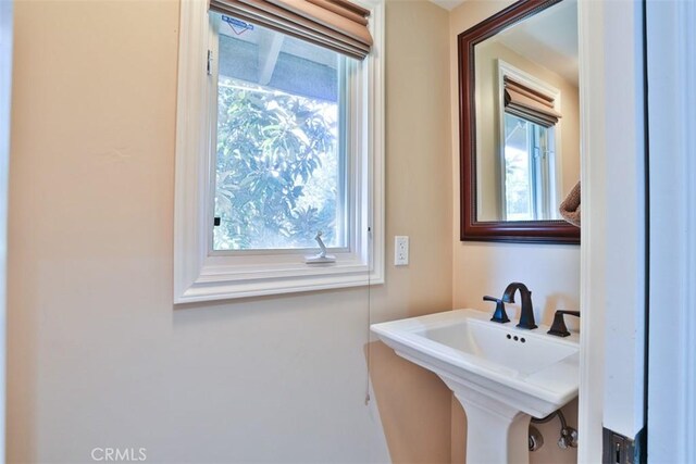 bathroom featuring a wealth of natural light and sink